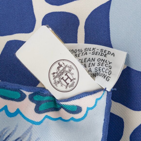 Hermes Silk The Three Graces Zoom Scarf in 45 Bleu Ciel Encre Vert - Picture 7 of 7